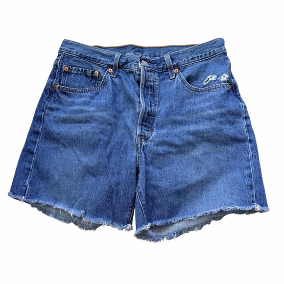 LEVI'S 501 CUTOFF DISTRESSED DENIM 100% COTTON SHORTS, WOMEN’S SIZE 31 5” INSEAM - Picture 3 of 12